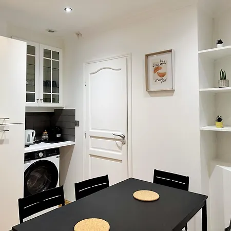 Chic 16, Proche Tour Eiffel Апартаменты *