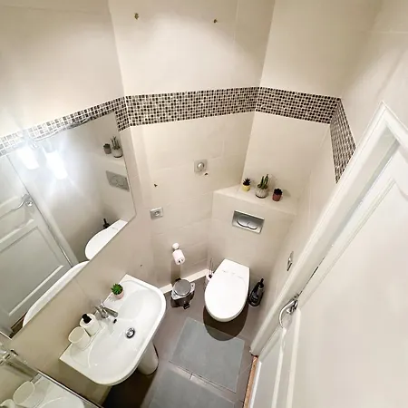 Chic 16, Proche Tour Eiffel * باريس