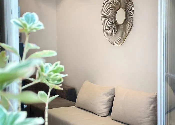 Chic 16, Proche Tour Eiffel Апартаменты *