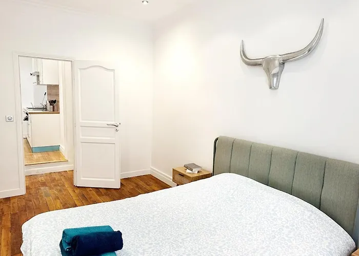 Chic 16, Proche Tour Eiffel Апартаменты