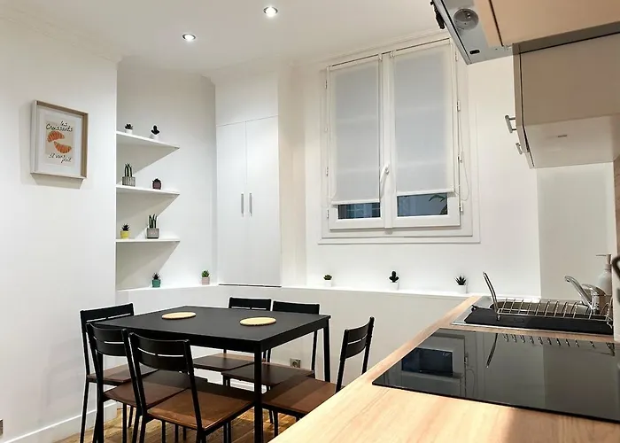 Chic 16, Proche Tour Eiffel Париж